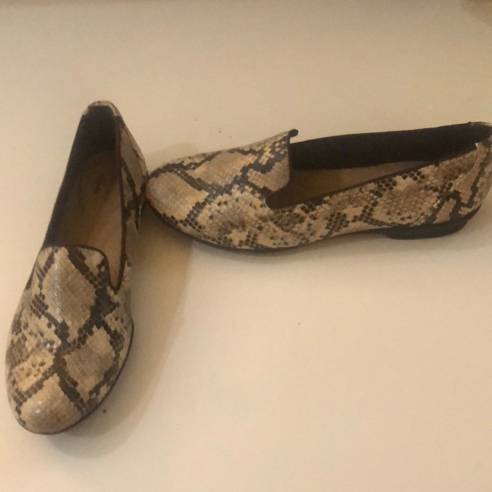 Clarks Cream and Black Flats with Classic Loafer Design